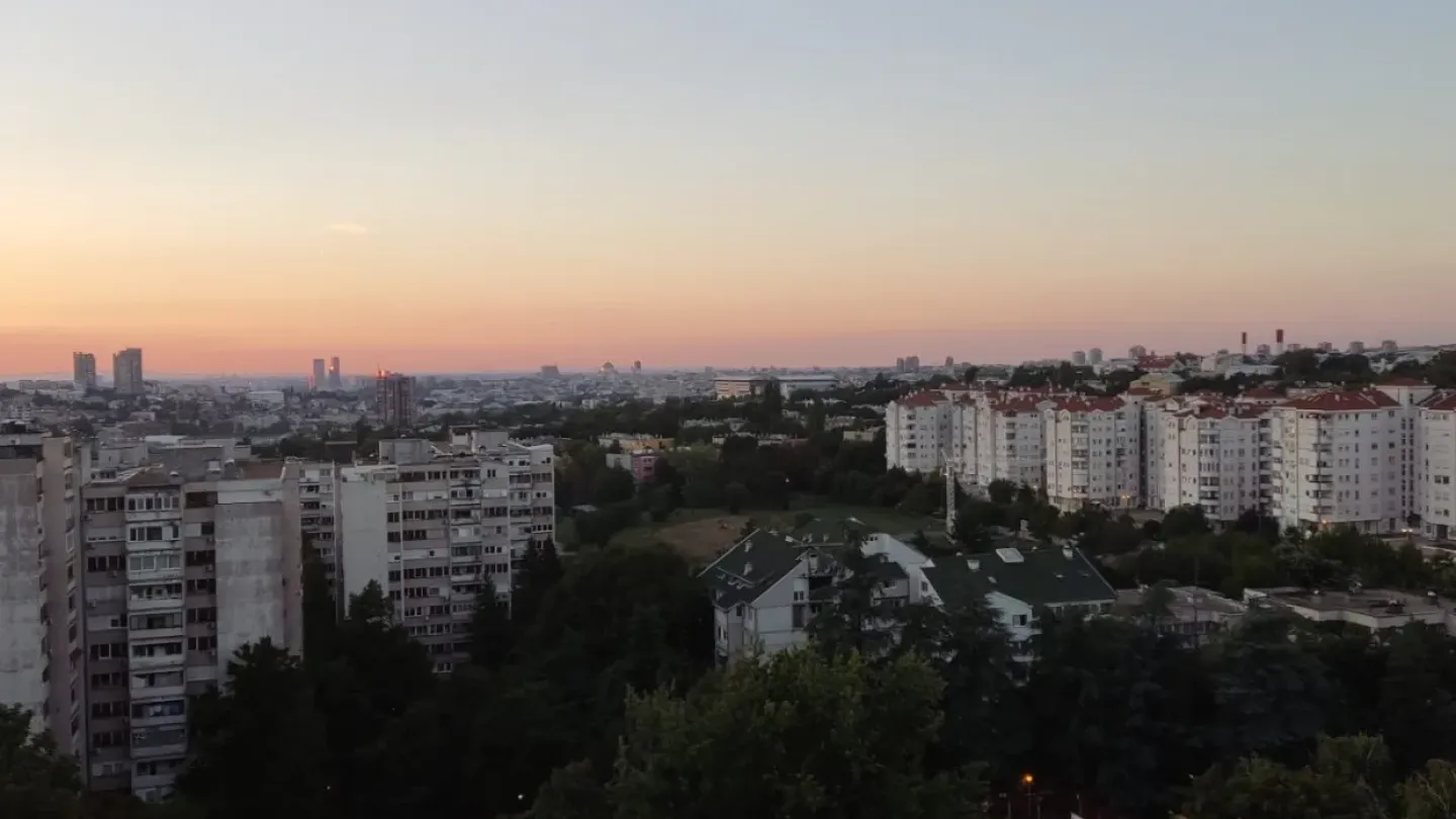 Spacious 3-Bedroom Apartment with City Views in Voždovac - Image 2