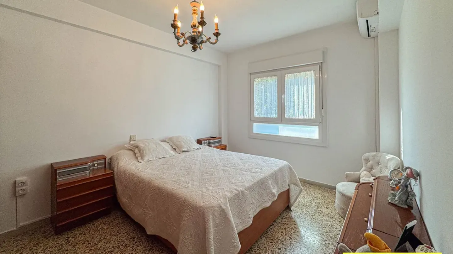 Bright 3-Bedroom Apartment with Terrace in Almería, Spain - Image 3