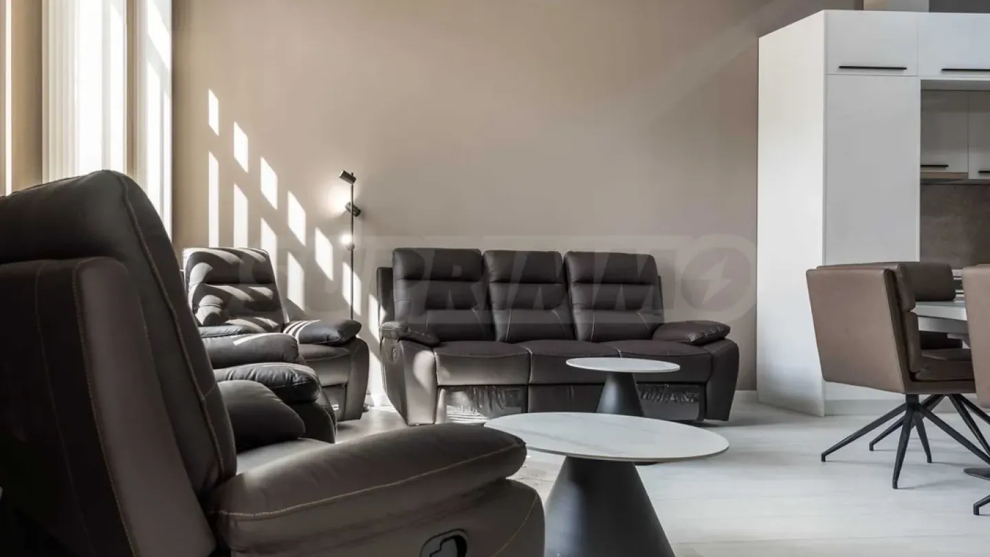 Spacious, Fully Furnished Apartment in Varna City Center - Image 1
