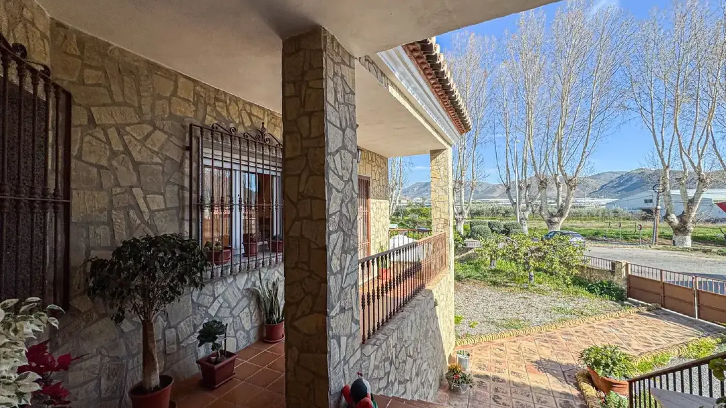 Spacious 4 Bedroom Chalet with Land in Tranquil Berja, Spain - Image 2