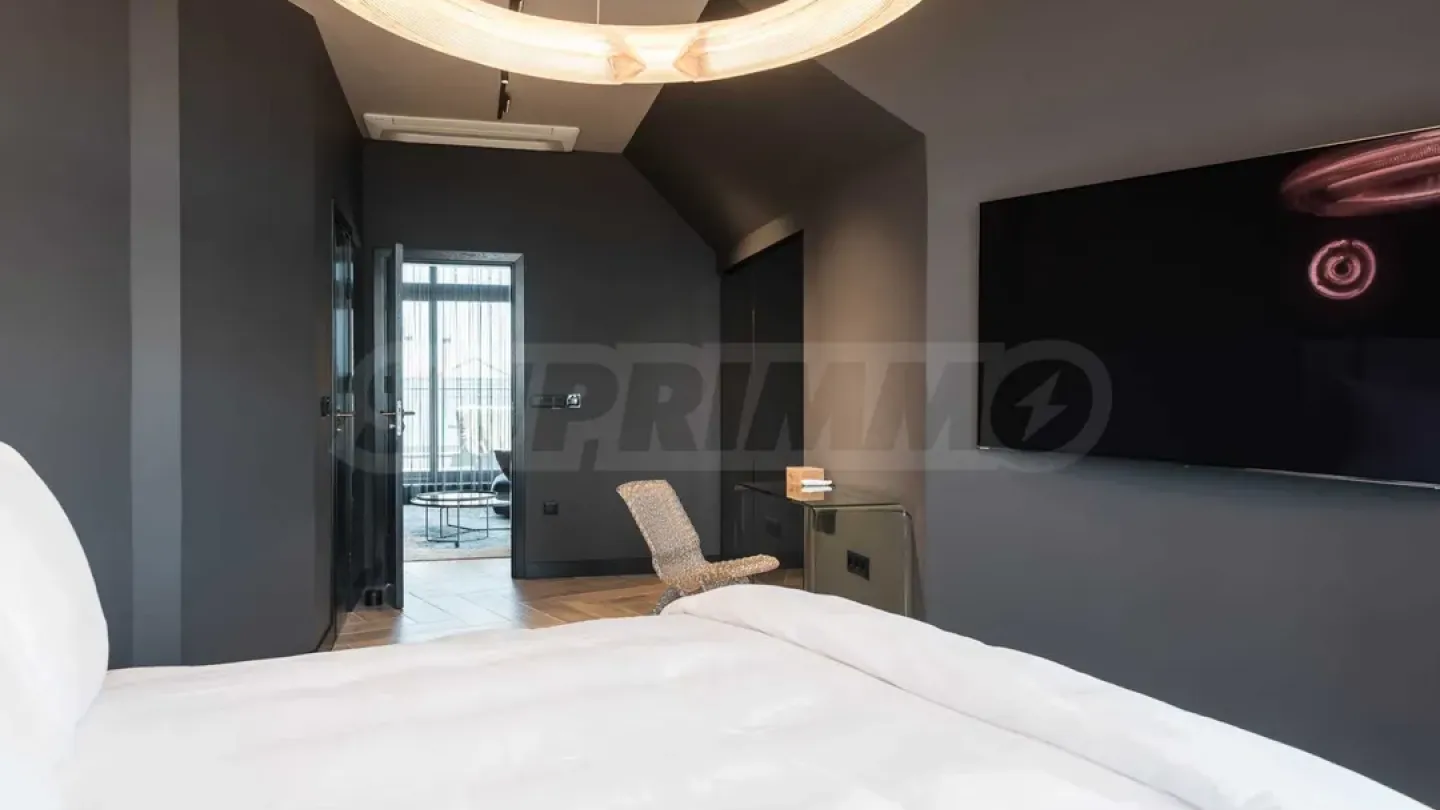 Luxury Varna Penthouse: Spa, Sea Views & Style - Image 3