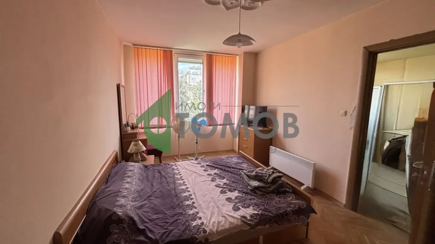 Spacious 3-Bedroom Apartment with Box in Stara Zagora - Image 3