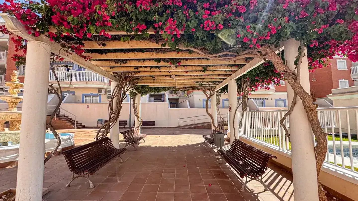 Apartment for sale in Roquetas de Mar - Image 1