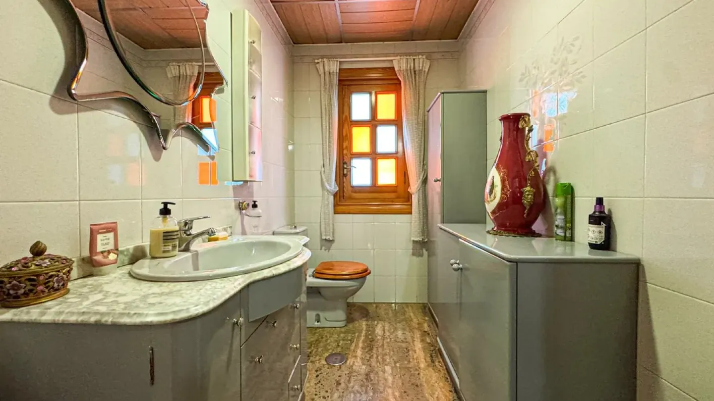 Spectacular Almería Chalet with Pool, Basement & Land Opportunity - Image 4