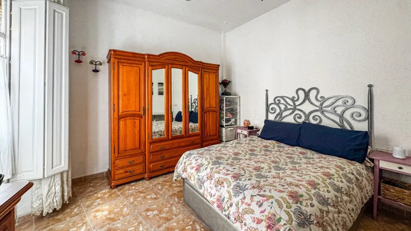 Spacious 5-Bedroom House in Almería with Stunning Terrace &amp; Dual Access - Image 3