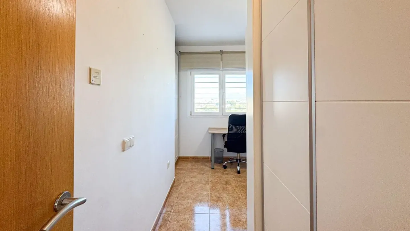 Spacious Triplex Apartment with 4 Bedrooms in Huércal de Almería - Image 4