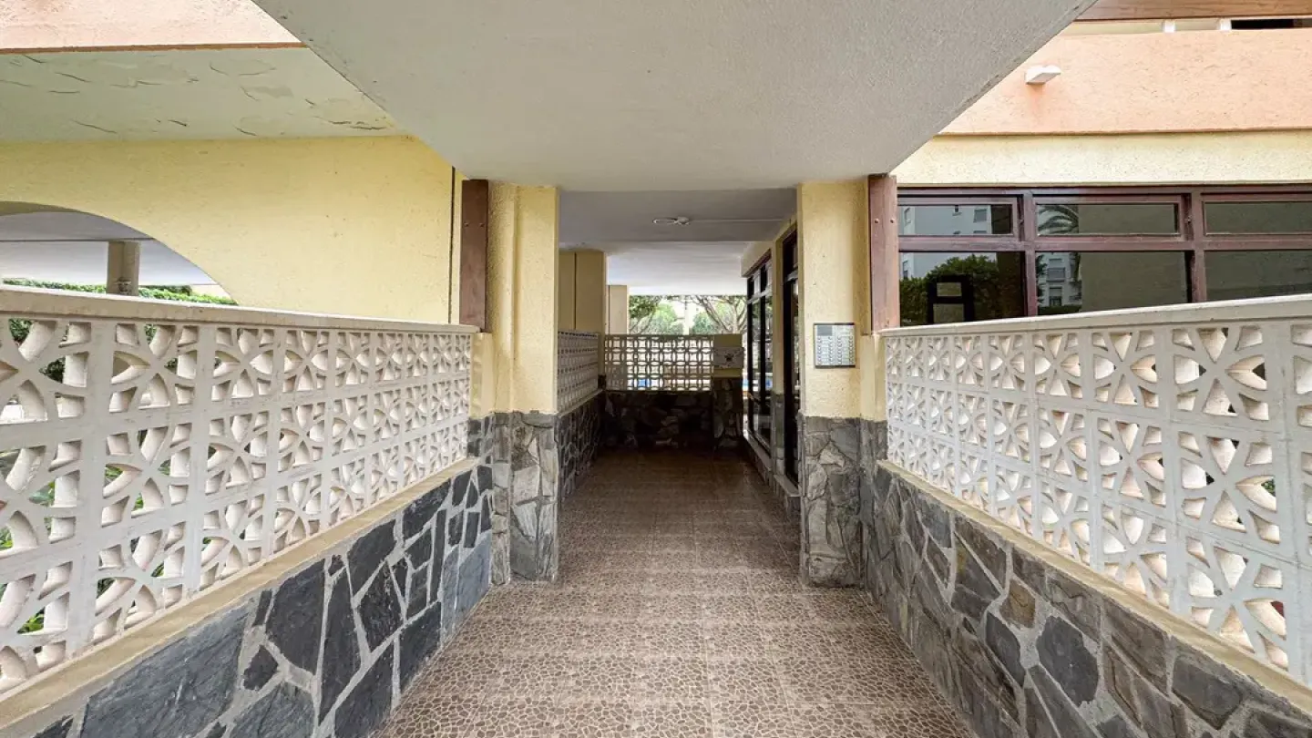Spacious 2-Bedroom Apartment with Terrace in Aguadulce, Spain - Image 2