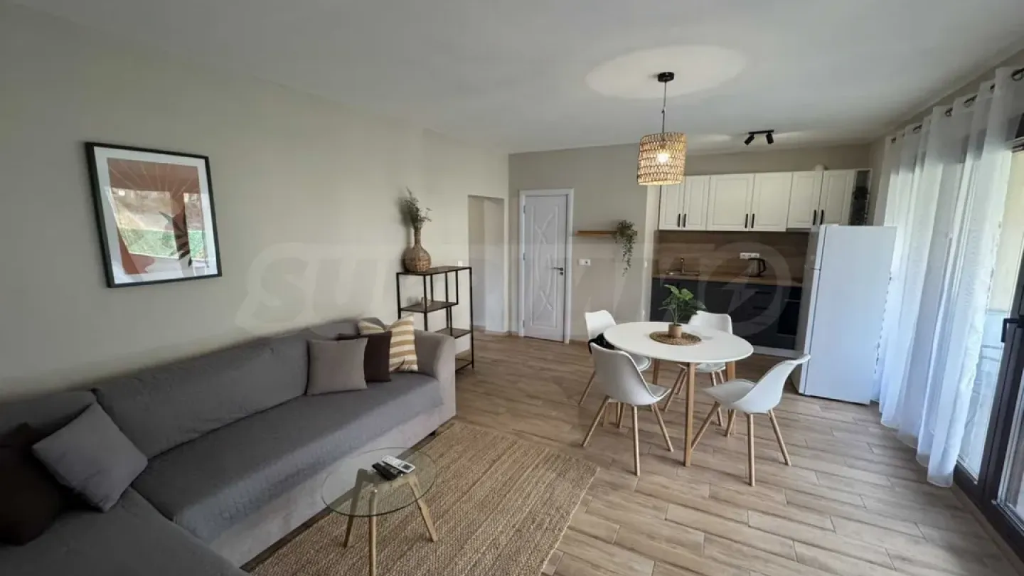 Stylish Varna Apartment with Parking - Image 5