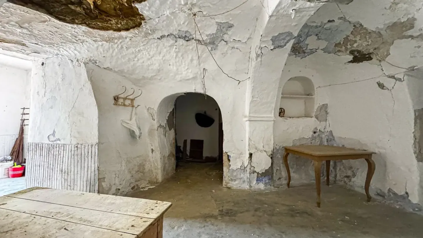 Unique Cave House in Viator – 9 Bedrooms, Great Potential - Image 5