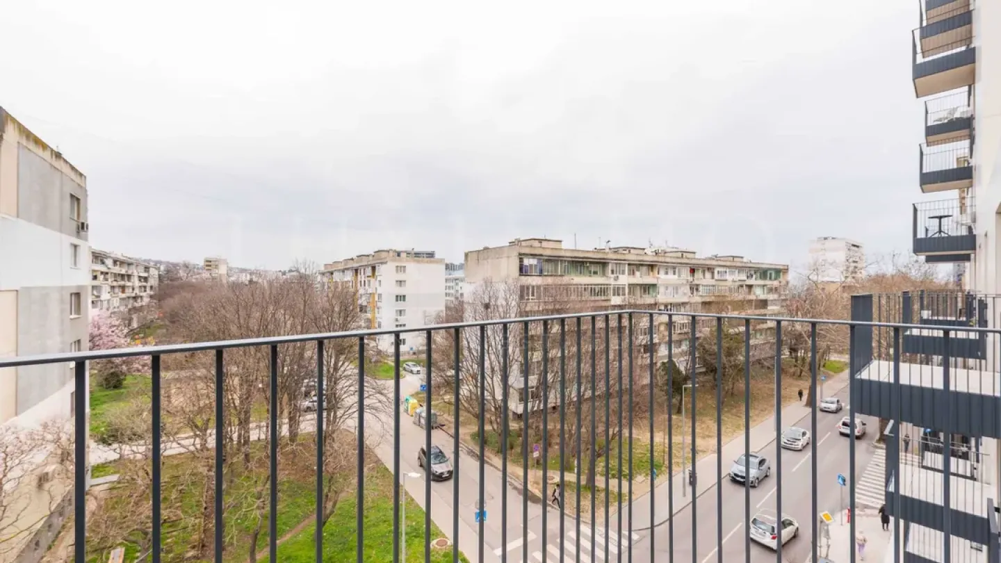 Spacious 4-Bed Apartment in Varna's "Chaika" District - Image 4