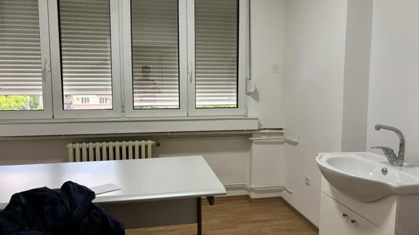 Spacious 3-Bedroom Apartment for Rent on Belgrade's Karađorjev Square - Image 3