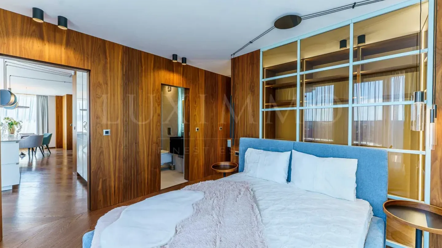 Luxury Maisonette with Mountain Views &amp; Two Parking Spaces - Image 2