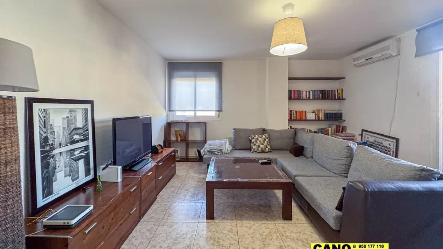 Spacious 3-Bedroom Apartment with Terrace in Central Aguadulce - Image 3