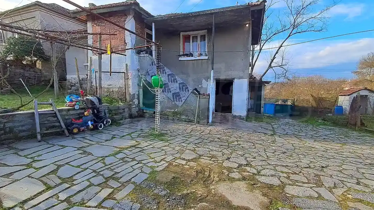 Spacious House with Garden in Granitovo Village, Bulgaria - Image 1