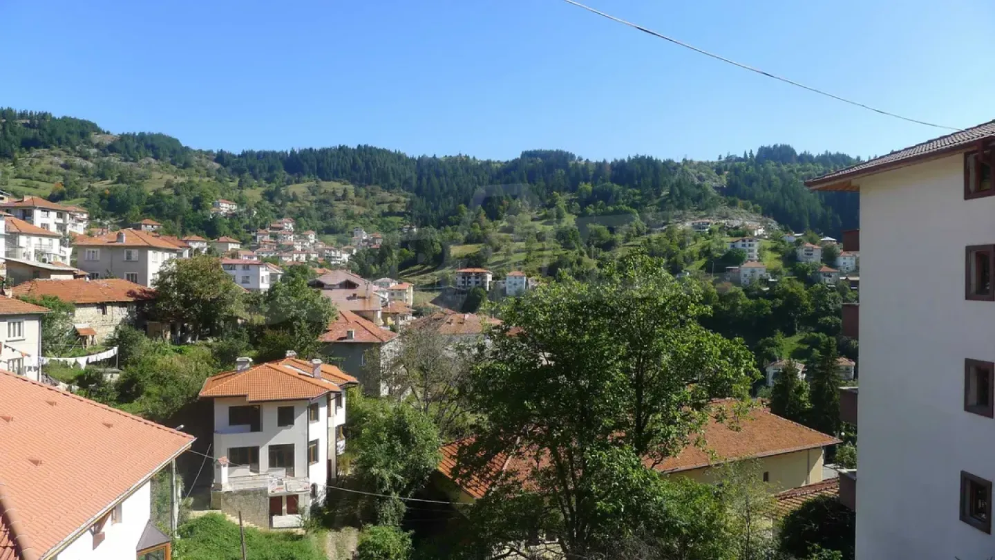 Spacious 1-Bedroom Apartment with Stunning Mountain Views Near Pamporovo and Smolyan. - Image 4