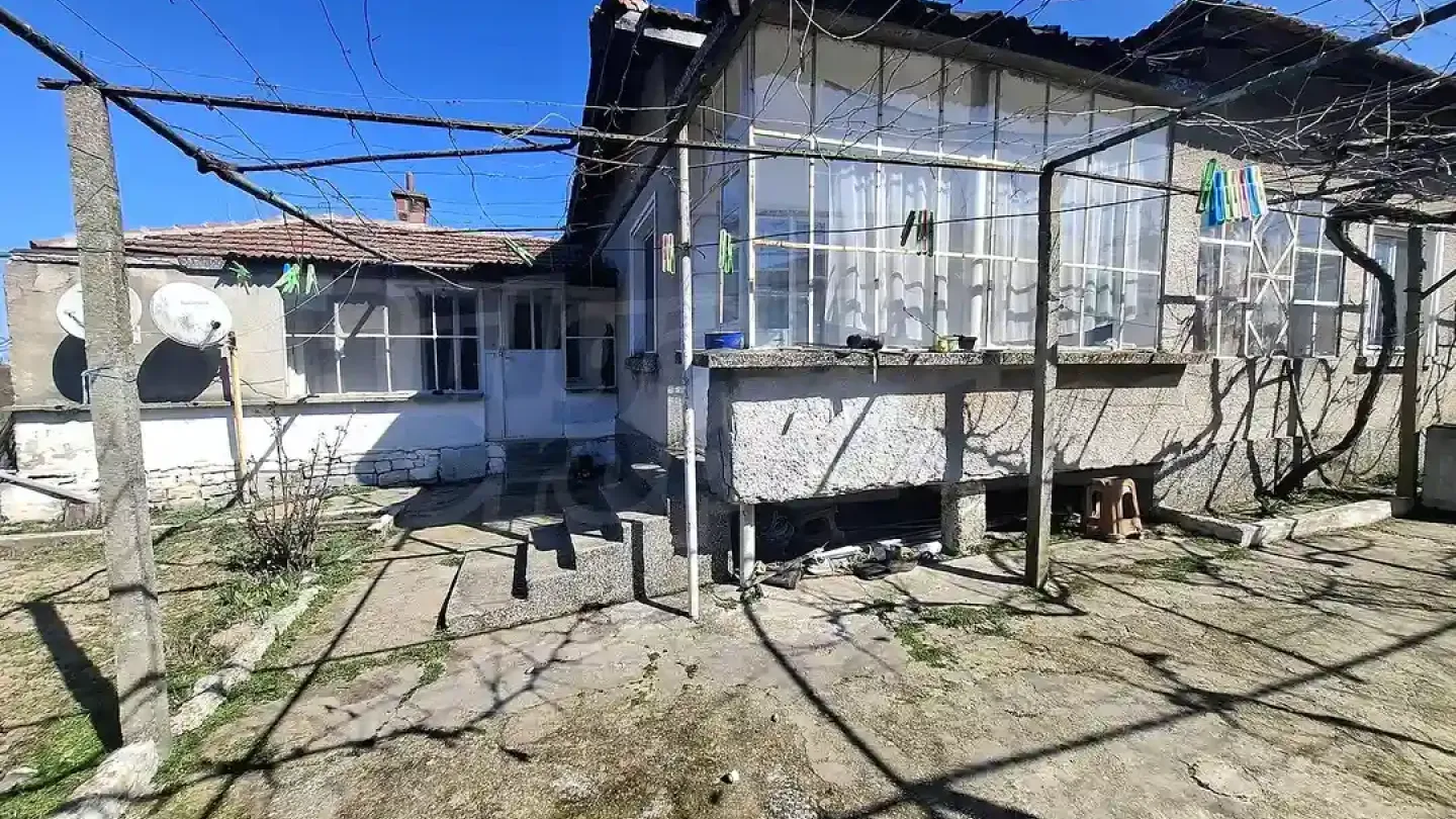 Spacious House with Garden, Well &amp; Building Near Elhovo - Image 2