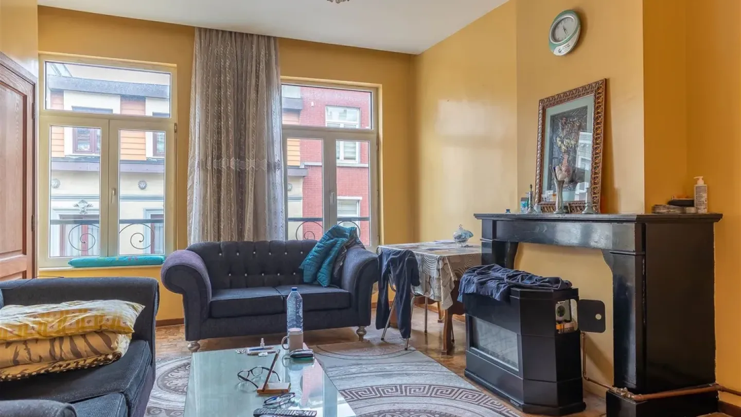 Spacious 4-Bedroom Duplex Apartment in Schaarbeek’s Botanique District - Image 2