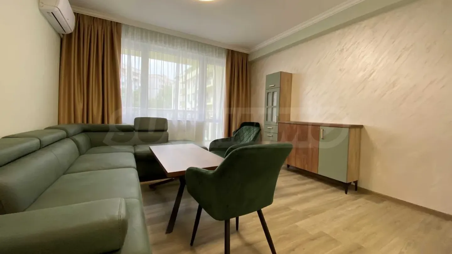 Stylish Two-Bedroom Apartment with Parking in Plovdiv - Image 3