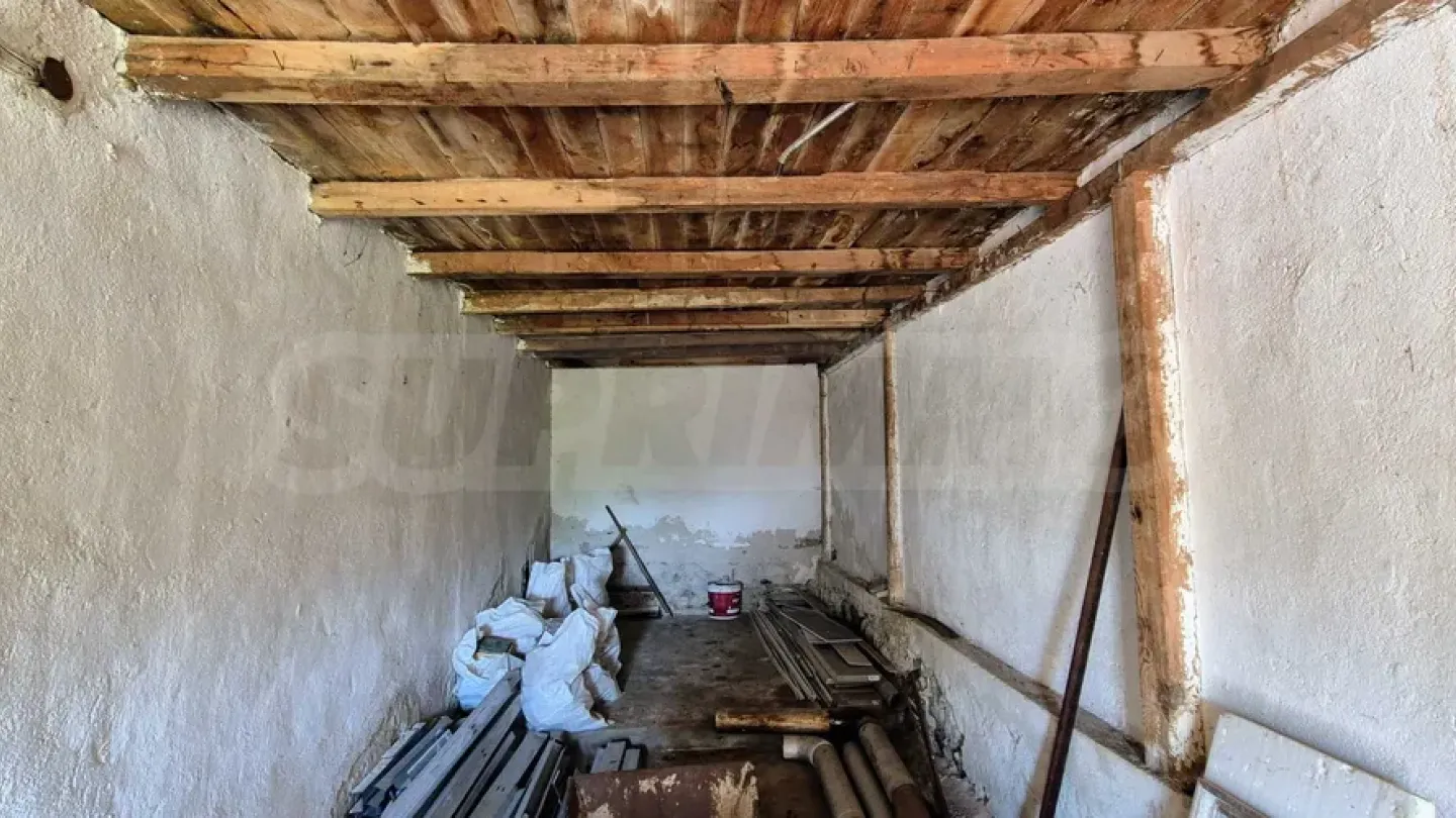 Charming House with Potential in Picturesque Harsovo Village - Image 1