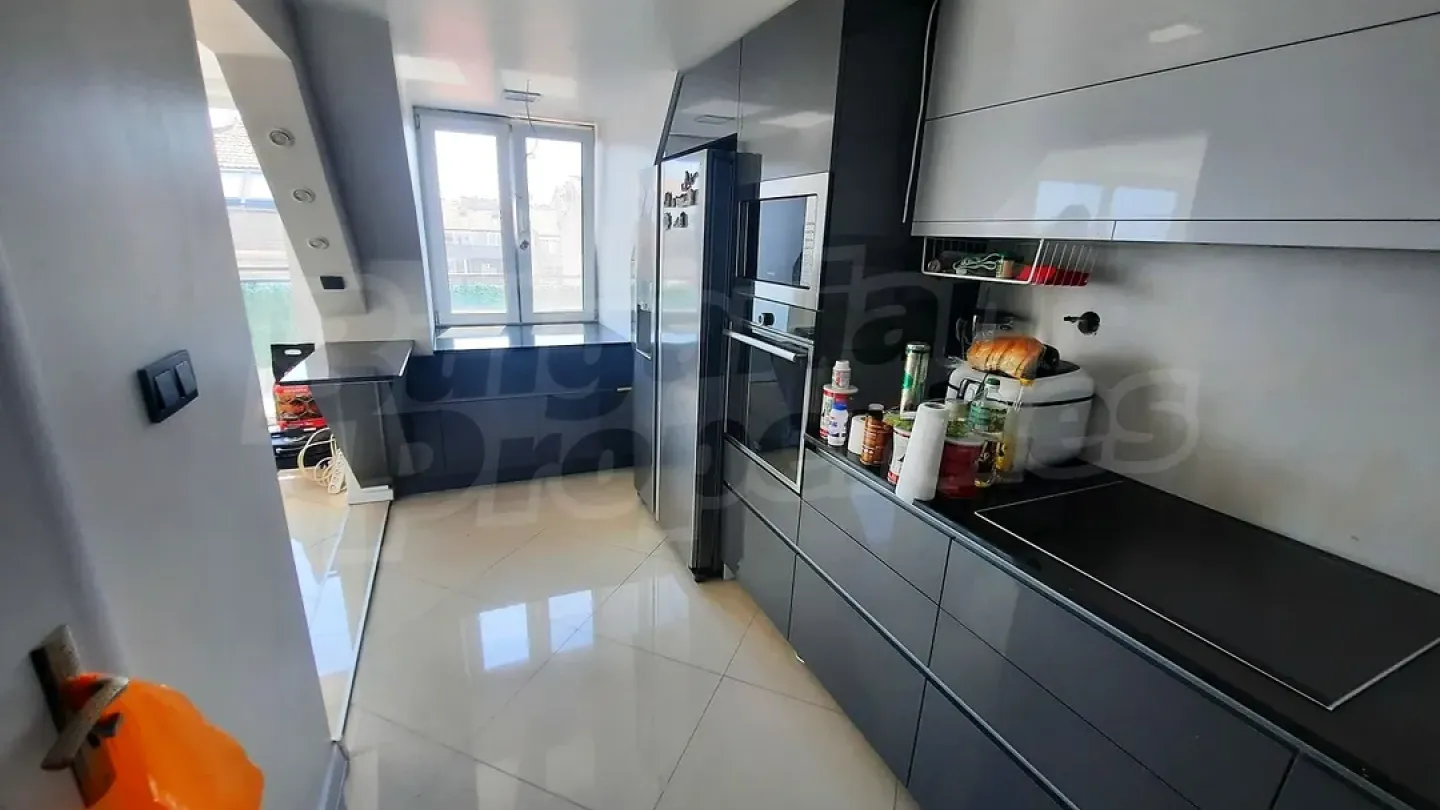 Luxury Energy-Efficient Penthouse in Burgas' Vazrazhdane - Image 3