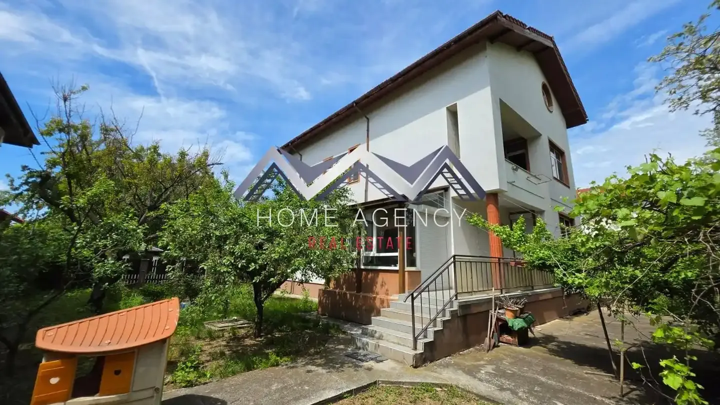 Spacious Villa with Garden in Voluntari, Romania - Image 2