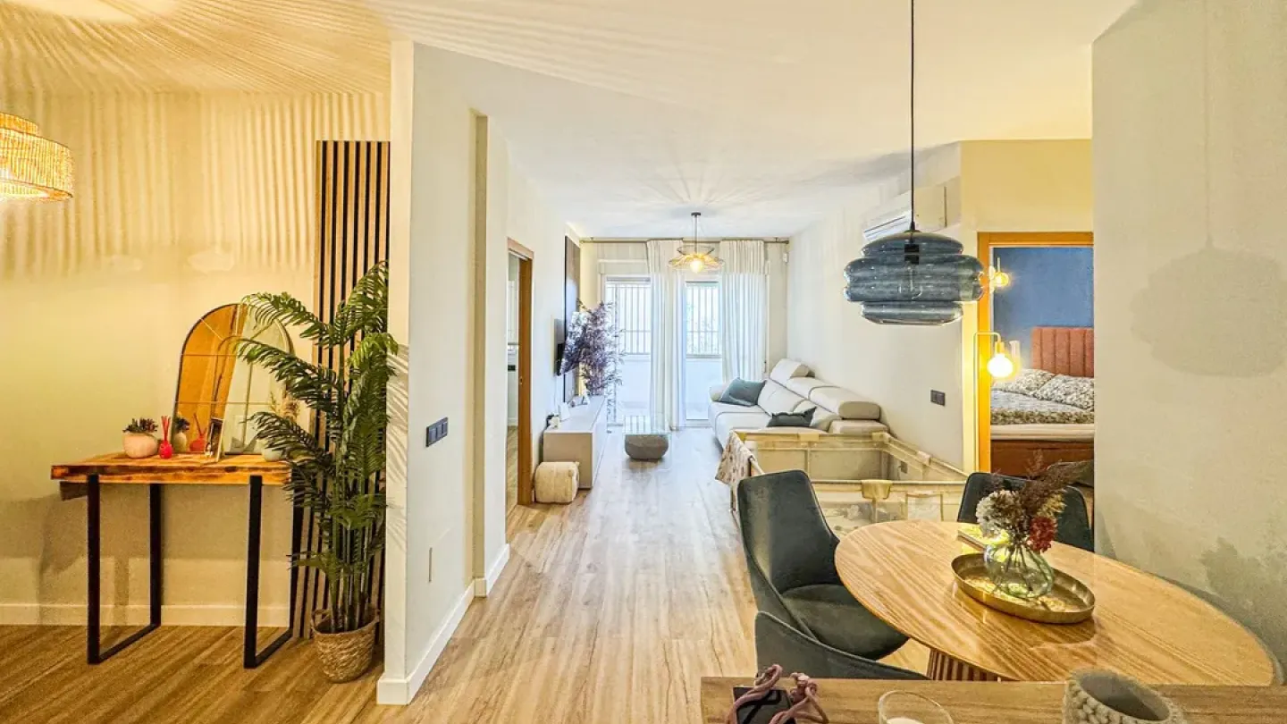 Spacious 3-Bedroom Apartment with Terrace in Prime Viator Location - Image 3