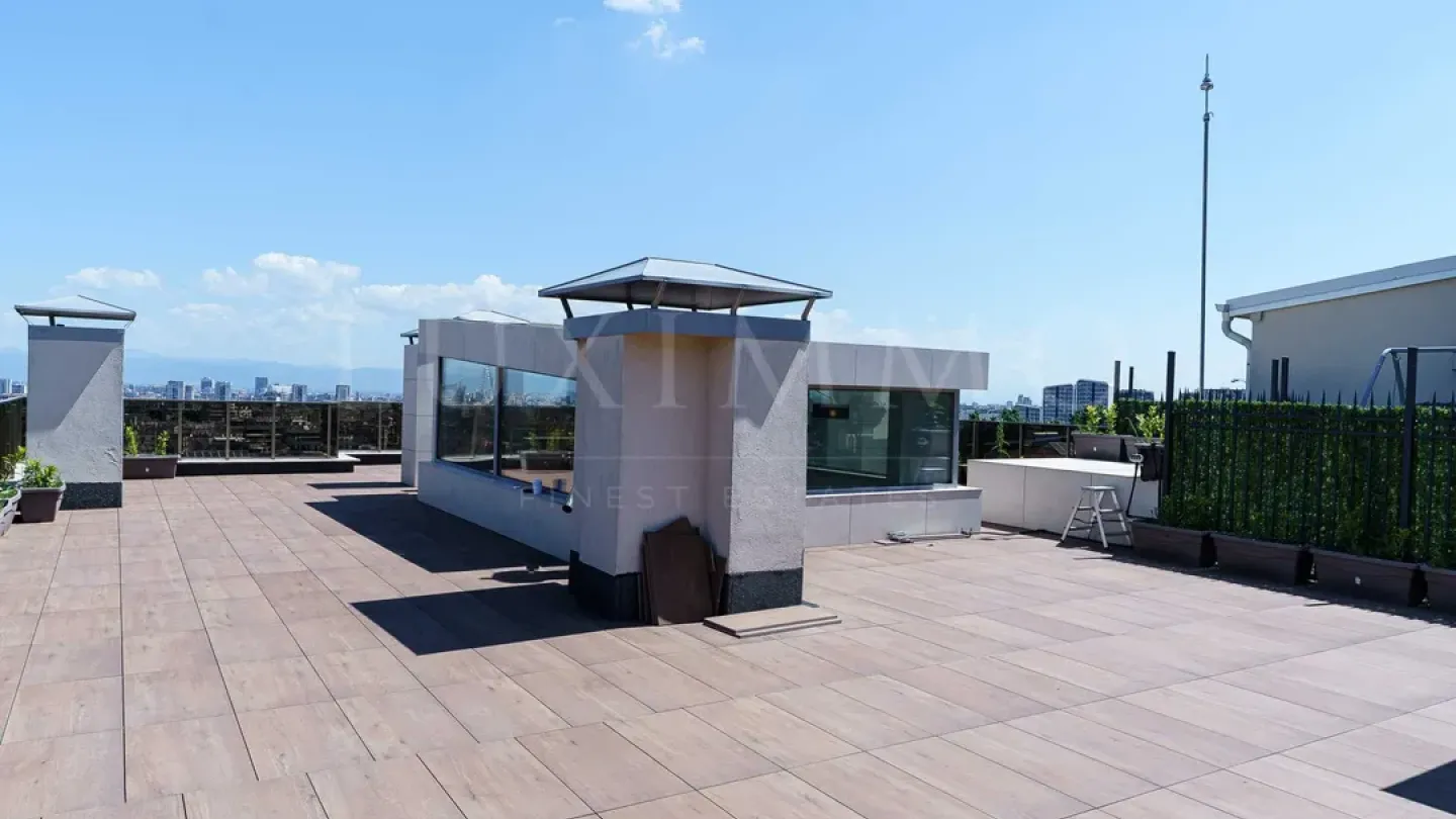 Luxury Maisonette with Mountain Views &amp; Two Parking Spaces - Image 4