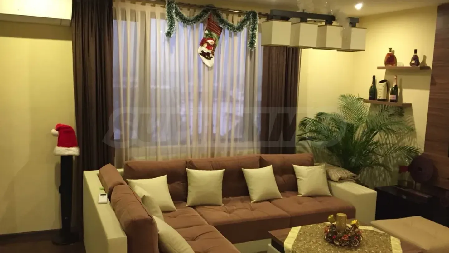 Spacious, Fully Furnished 4-Bedroom Apartment in Vidin - Image 1