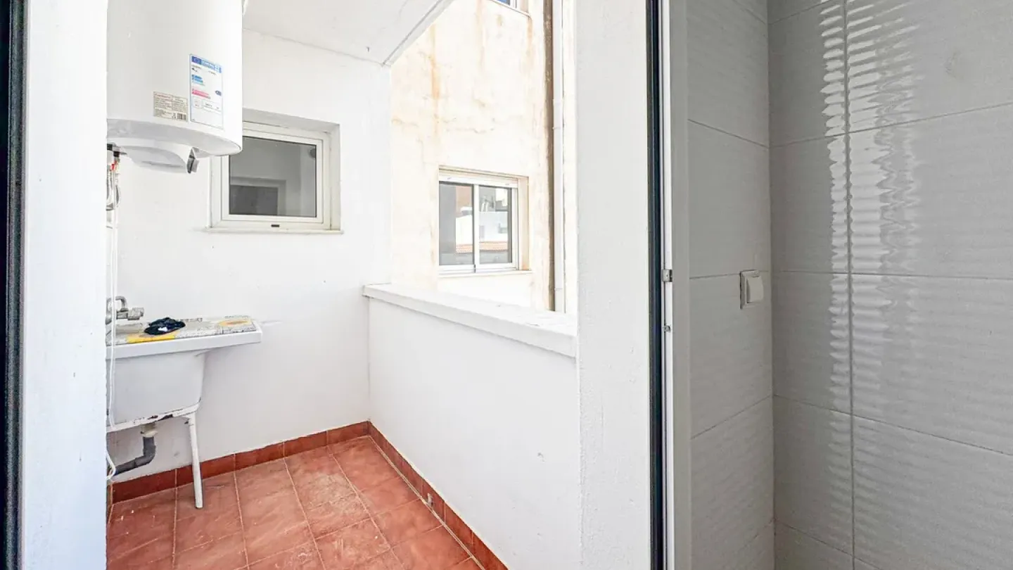 Spacious 3-Bedroom Apartment with Garage and Elevator in Viator - Image 2
