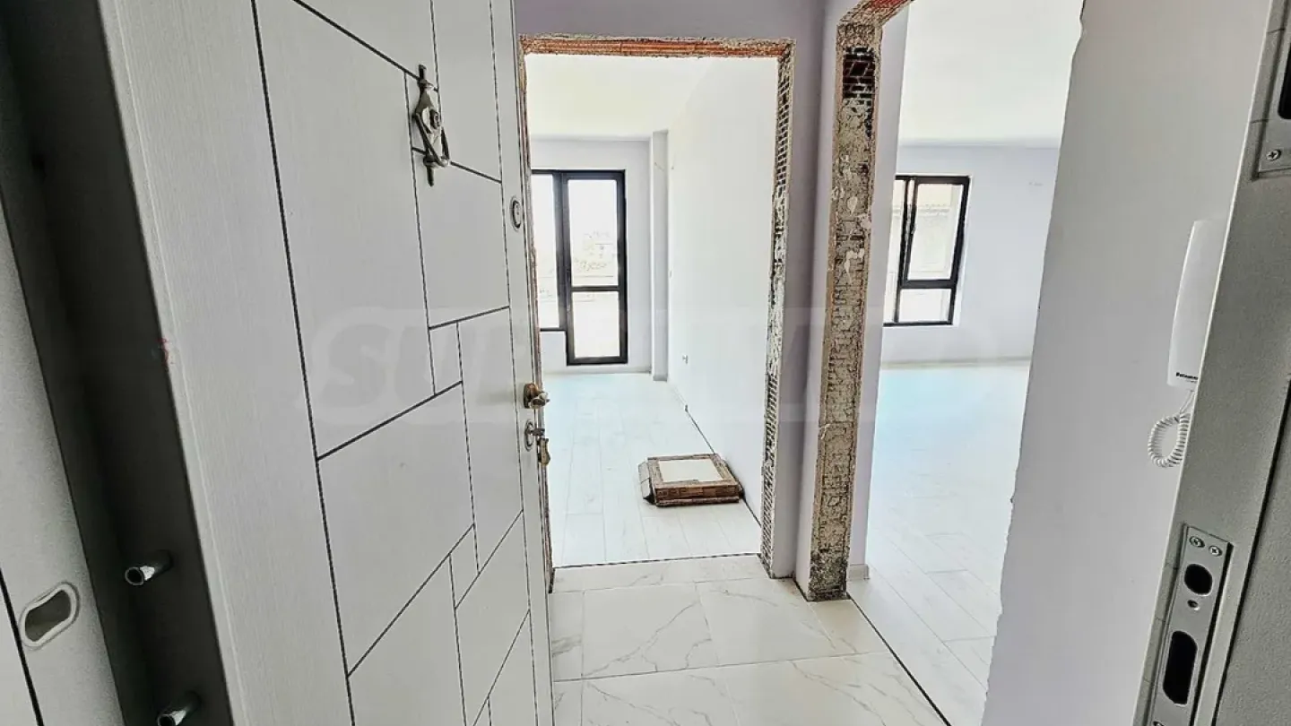 Spacious Varna Apartment with Panoramic Sea Views - Image 2