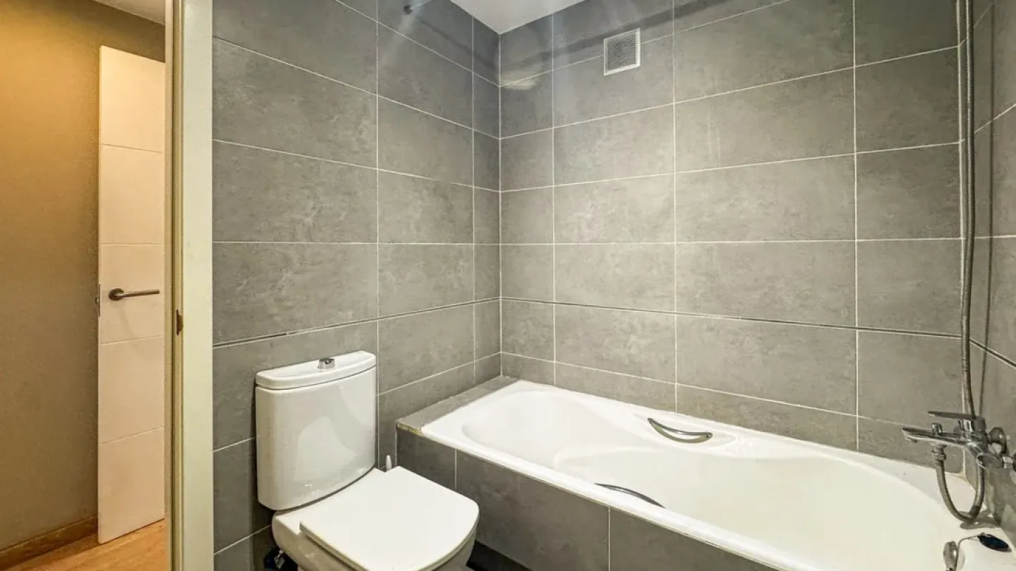Spacious 3-Bedroom Apartment with Garage in Sunny Villablanca Resort - Image 2