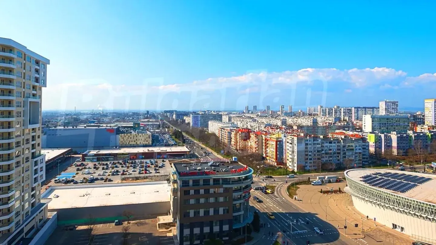 Luxurious 1-Bedroom Apartment with Stunning Central Park Views – Burgas - Image 1