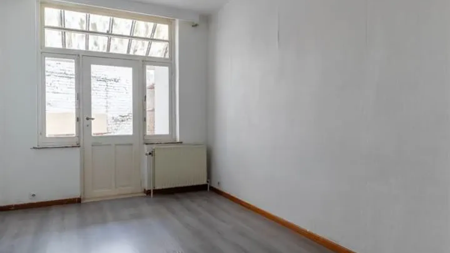 Spacious 5-Bedroom House Near Notre-Dame de Lourdes, Jette, Belgium - Image 4