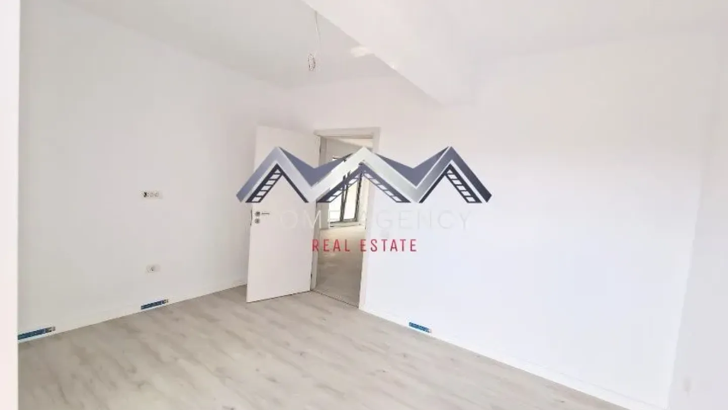Spacious 3-Bedroom Apartment in Central Otopeni for Sale - Image 4