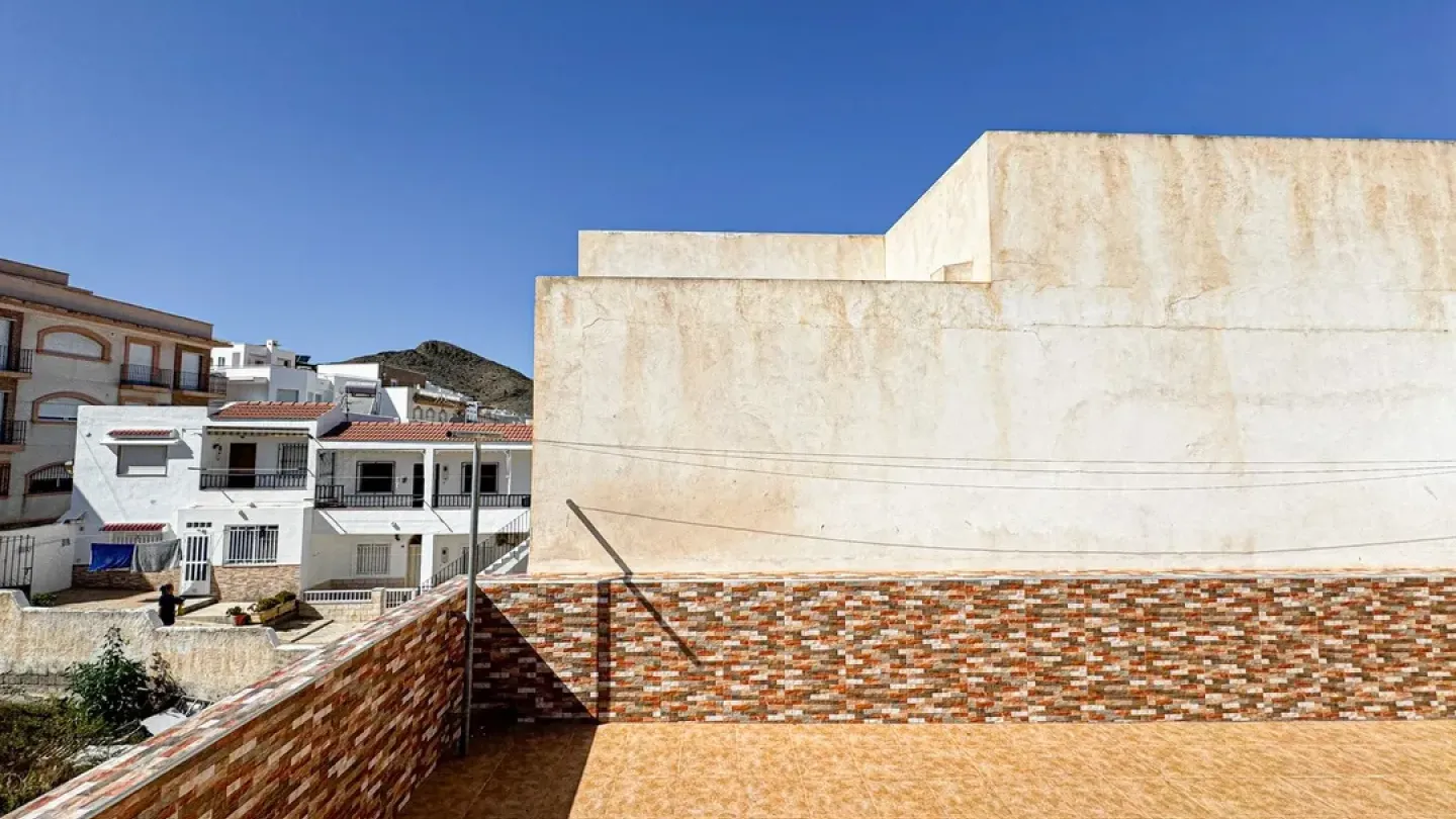 Spacious Apartment with Two Large Terraces Near the Sea in Carboneras - Image 5