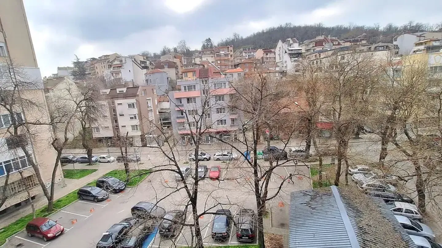 Spacious 2-Bedroom Apartment in Plovdiv Center - Bright & Renovated - Image 1