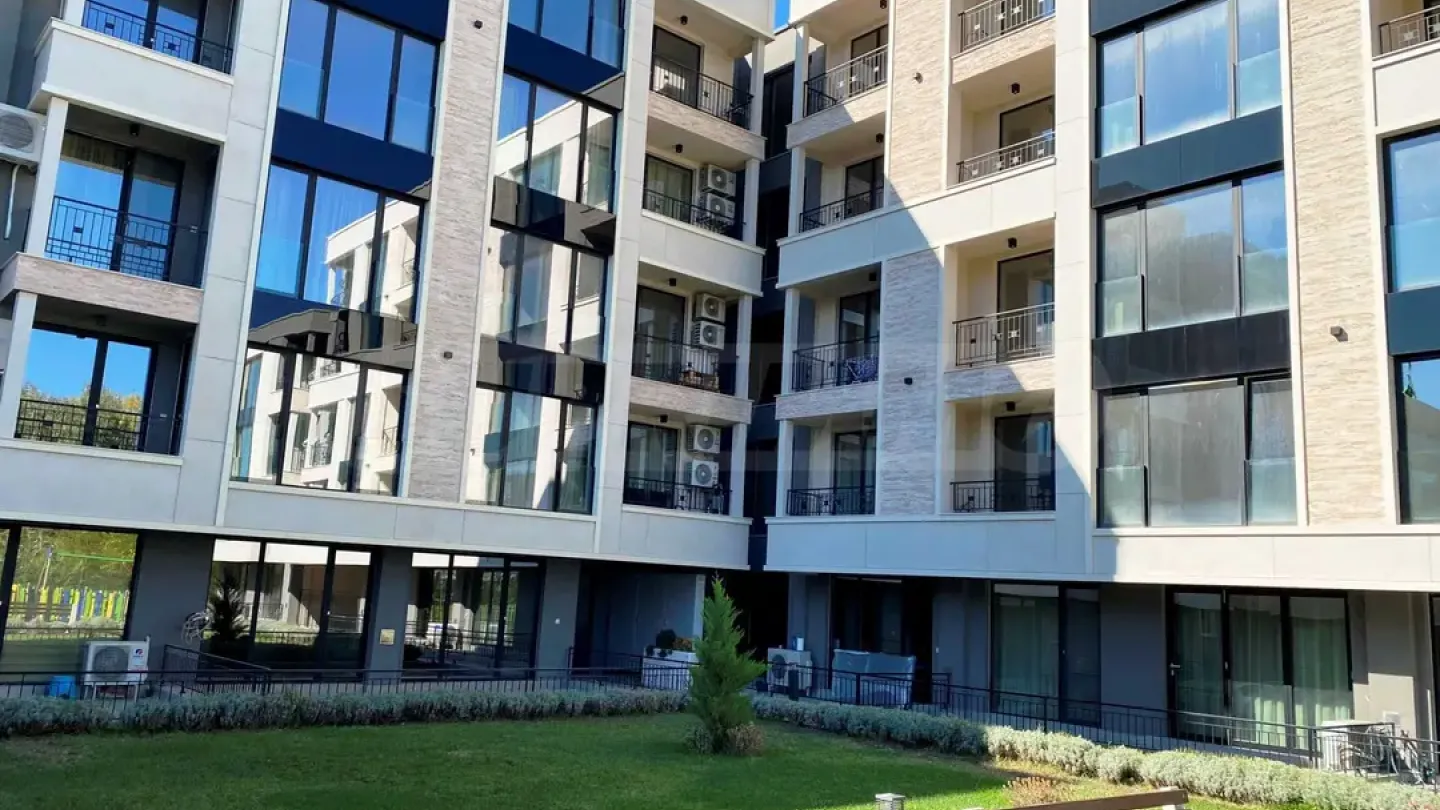 Spacious Plovdiv Apartment with Stunning Views &amp; Amenities - Image 2