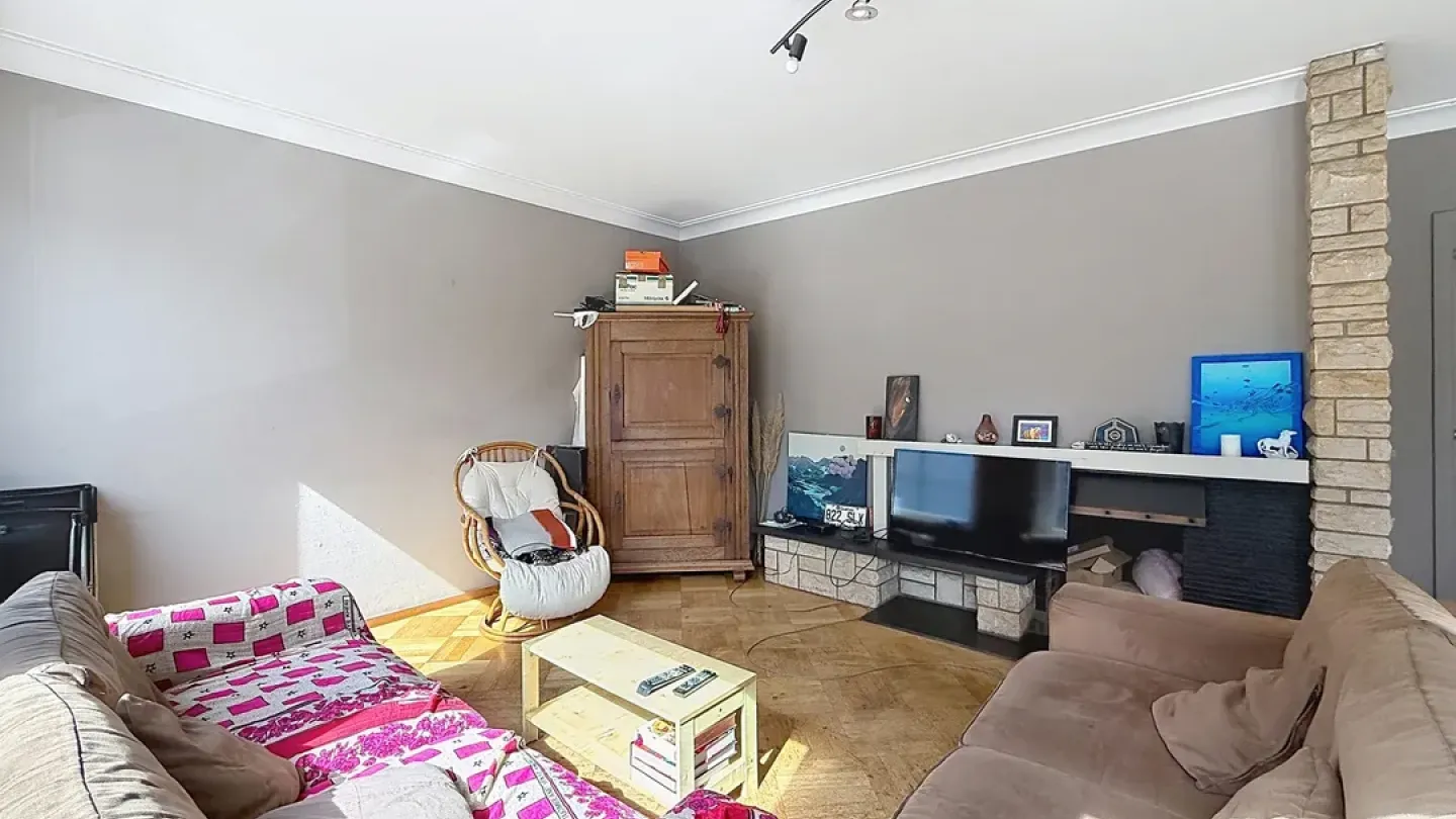 Spacious 6-Bedroom Apartment with Terraces in Woluwe-Saint-Lambert - Image 2
