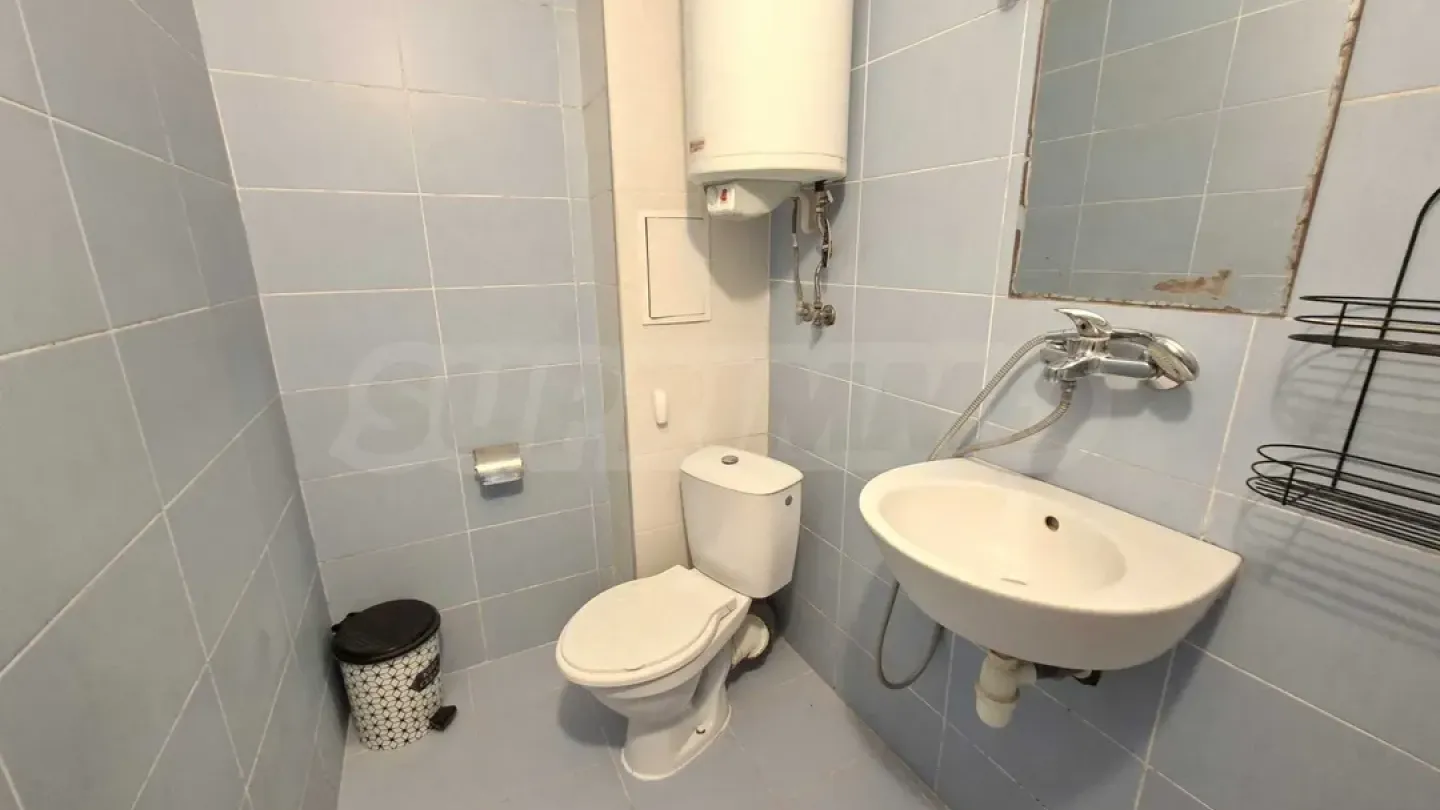 Stylish Three-Bedroom Apartment in Modern Varna Building - Image 2