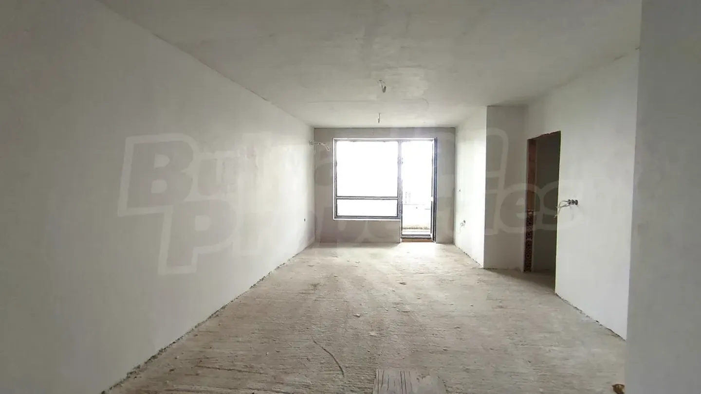 Spacious Two-Bedroom Apartment in Kazanski District, Stara Zagora - Image 2