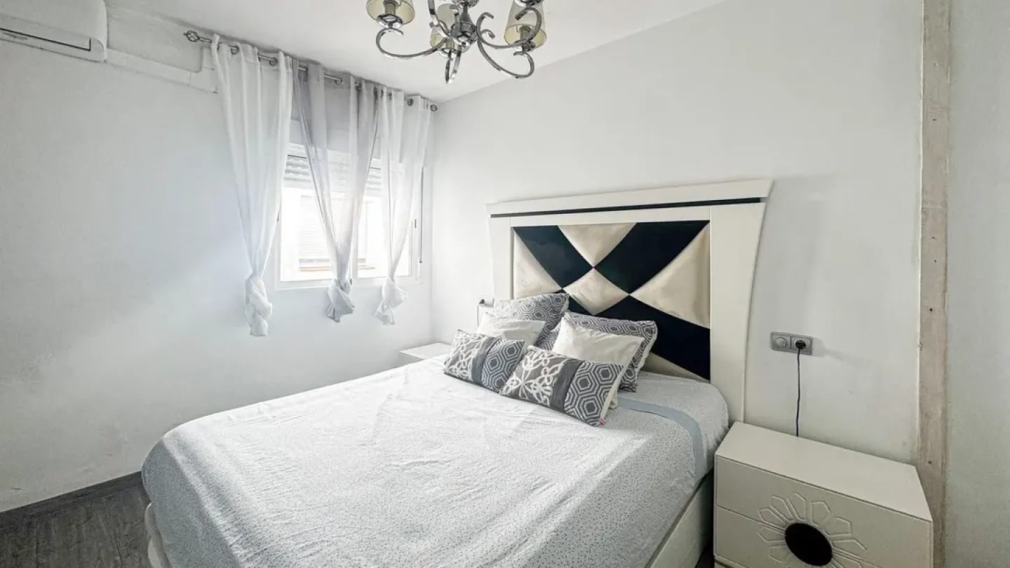 Spacious Apartment with Two Large Terraces Near the Sea in Carboneras - Image 2