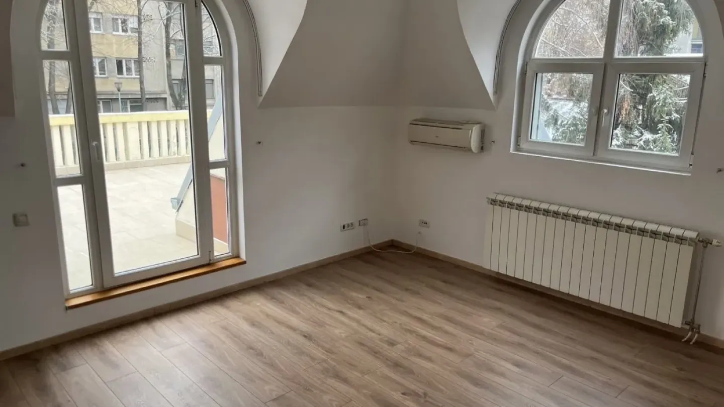 Spacious House in Voždovac with Garden and Garage for Rent - Image 3