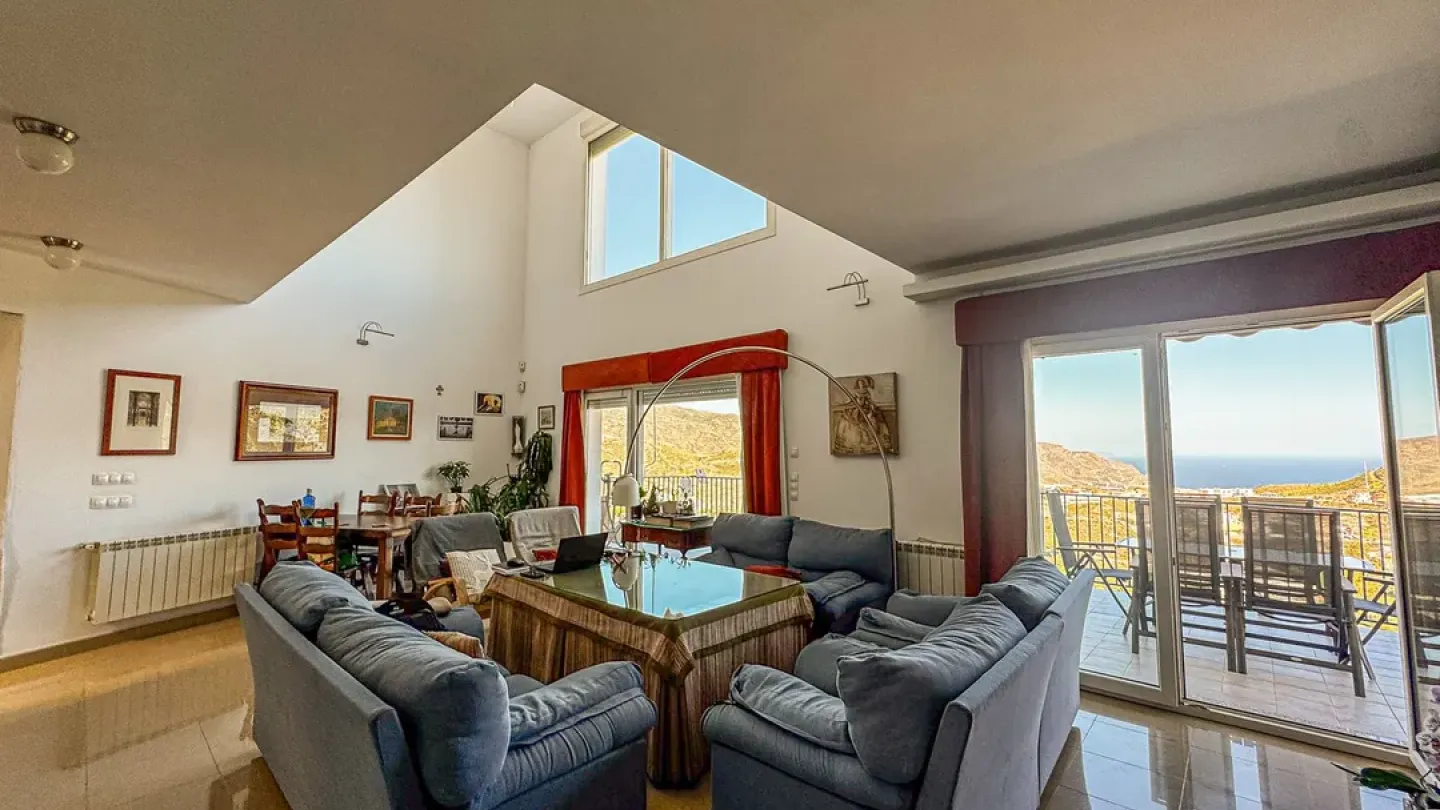 Spacious Chalet with Pool &amp; Stunning Valley &amp; Sea Views - Image 5