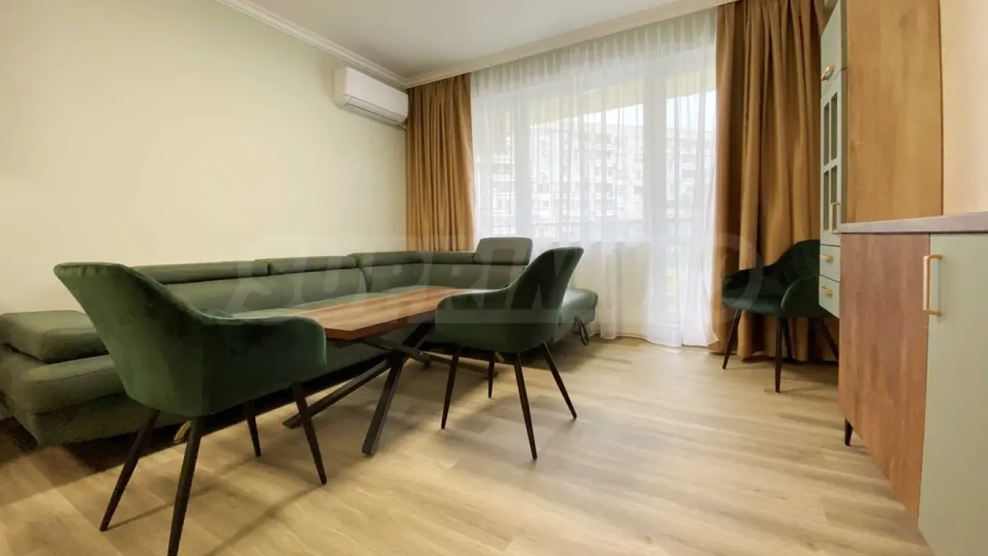 Stylish Two-Bedroom Apartment with Parking in Plovdiv - Image 2