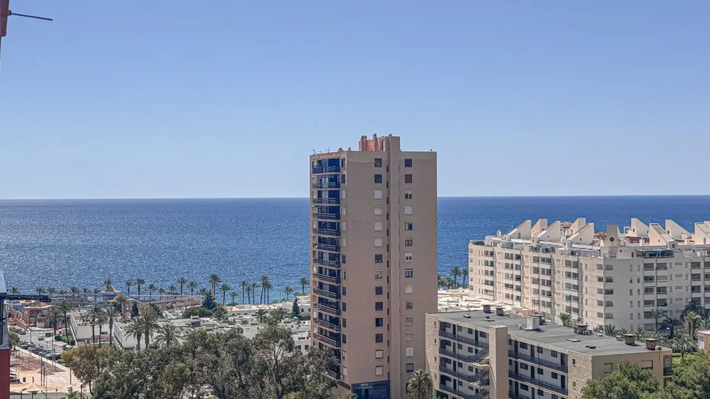Spacious 3-Bedroom Apartment in Sunny Aguadulce, Spain - Image 3