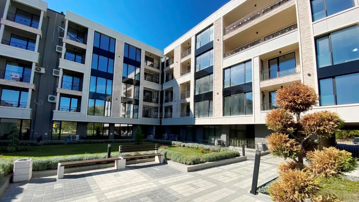 Spacious Plovdiv Apartment with Stunning Views &amp; Amenities - Image 4