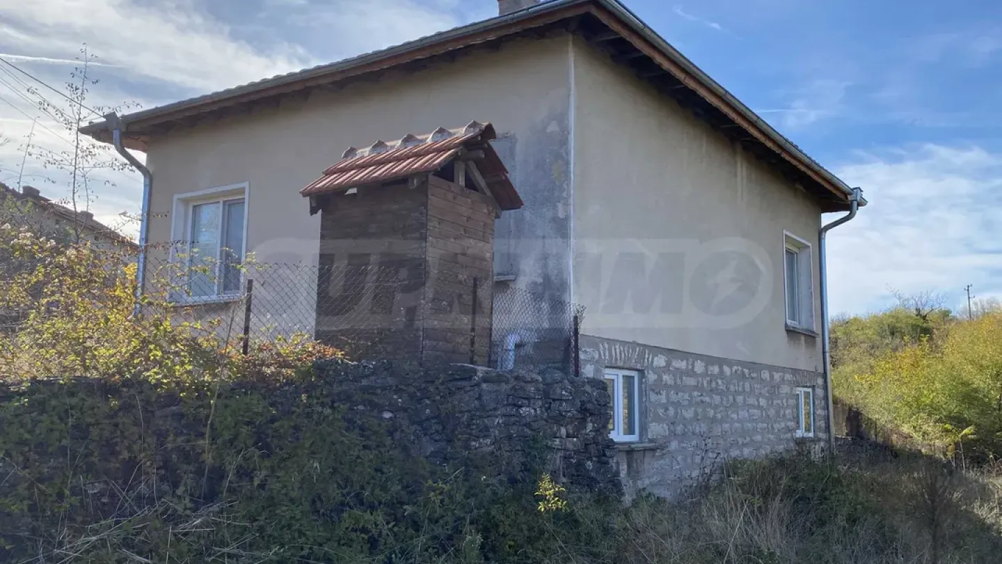 Spacious House with Large Garden in Granitovo - Image 3