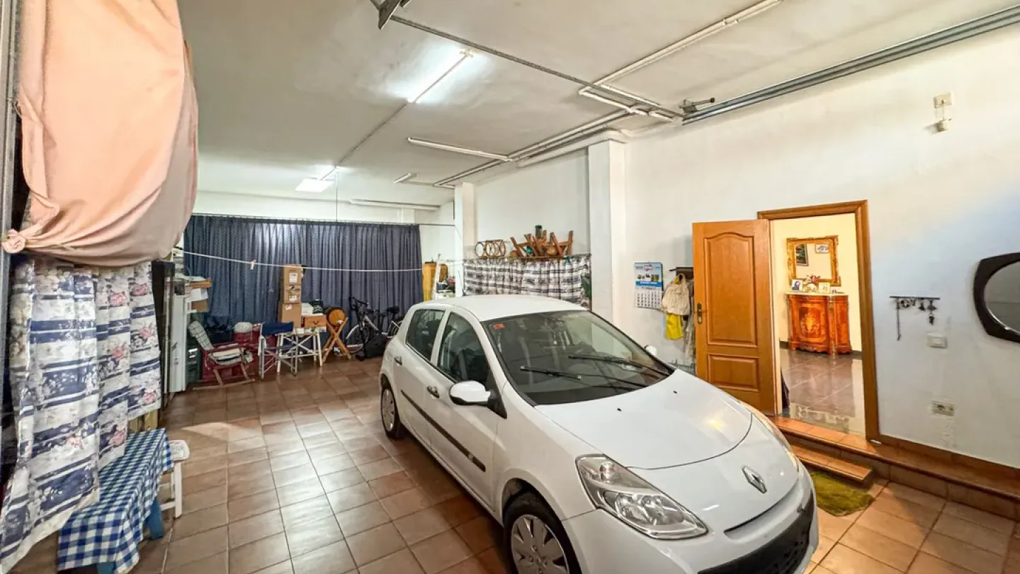 Spacious 3-Bedroom House with Elevator in Roquetas de Mar - Image 3