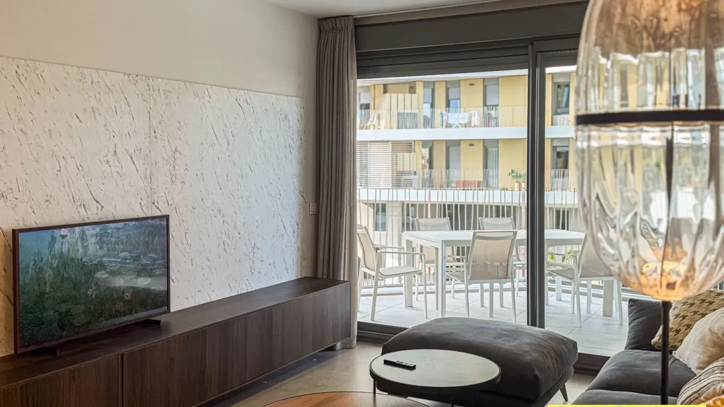 Stylish 3-Bedroom Apartment with Garage & Storage in Almería - Image 3