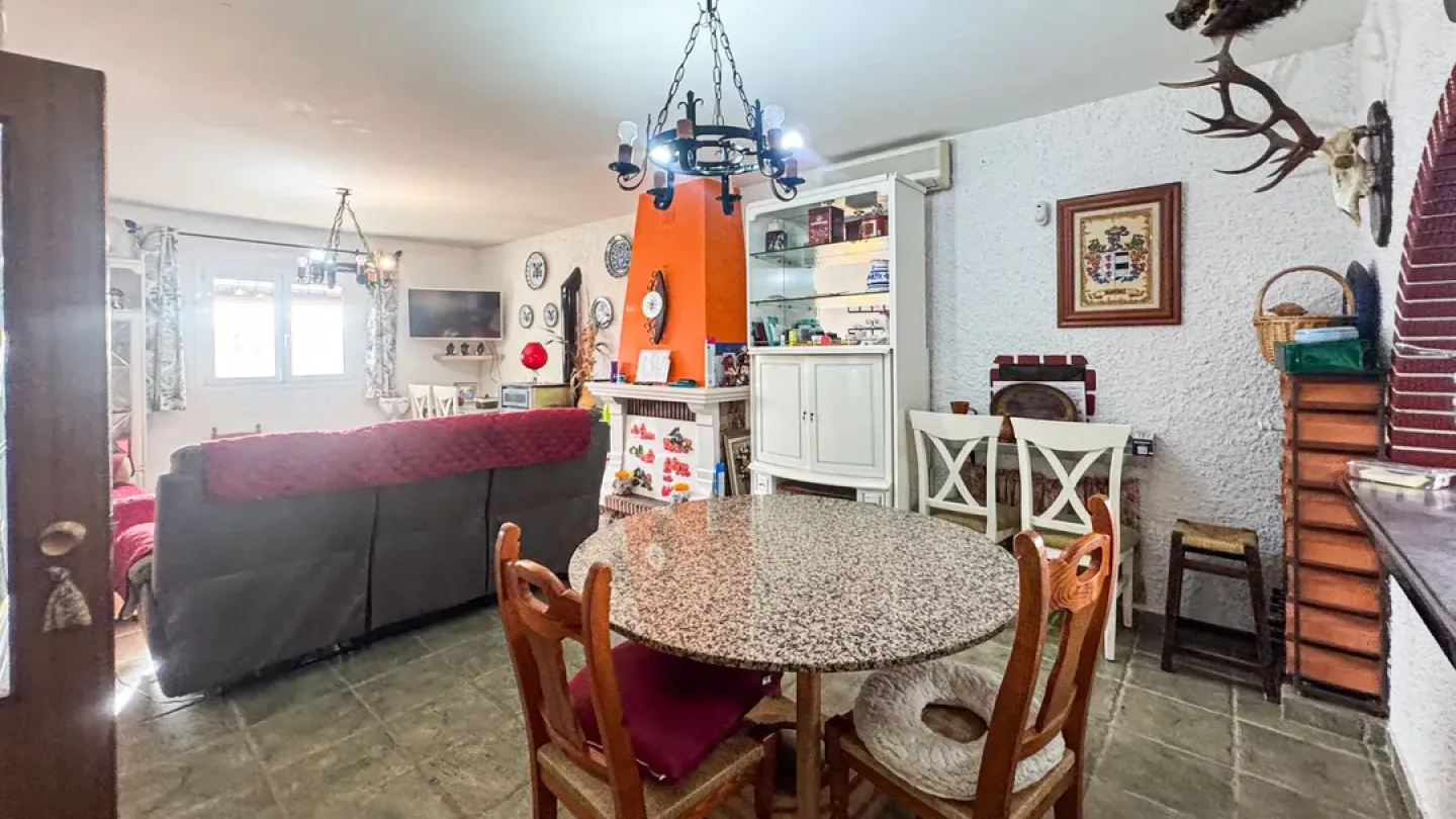 Spacious Cortijo with Land in Níjar, Spain - 3 Bedrooms - Image 1